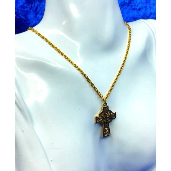 Vintage Celtic Cross Goldtone over Sterling Silver Pendant on 18" goldtone rope - Picture 4 of 12